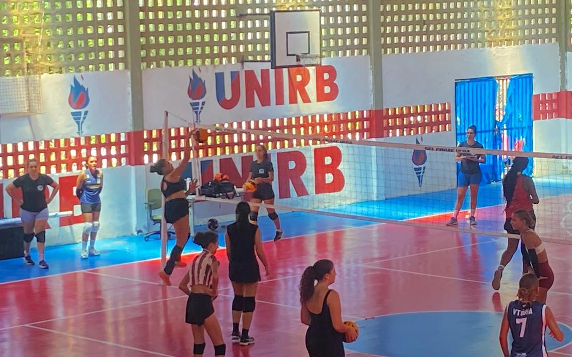 Vôlei feminino foi realizado no Centro Educacional UNIRB, em Patamares | Foto: Letycya Santana
